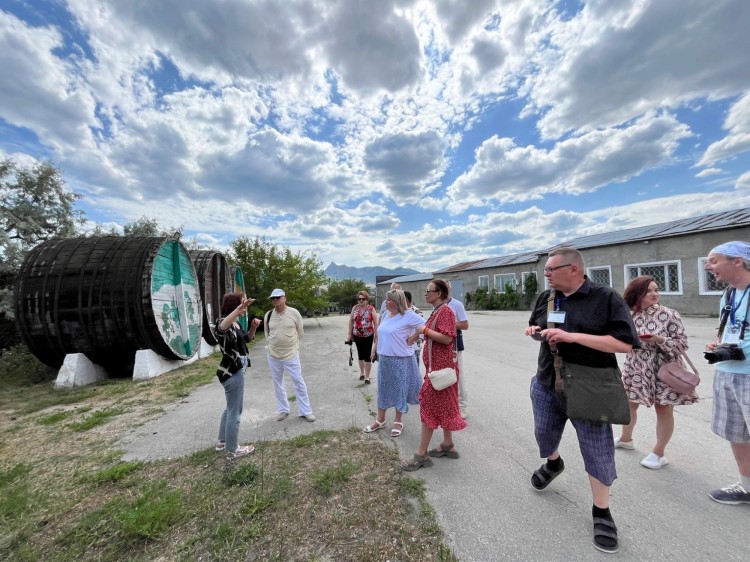 Группа региональных журналистов познакомилась с виноградниками Республики Крым
